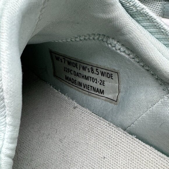 KIZIK Athens Hands Free Sneaker Mint Green Surf Spray Shadow Size 8.5 Wide - Picture 8 of 9